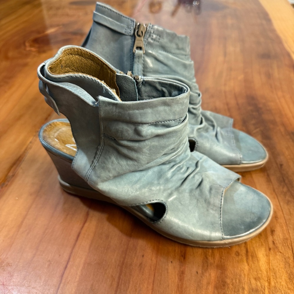 Miz Mooz Becca Ankle Strap Sandals 40 US 10 - 10.5  Leather Strap Zip Women's